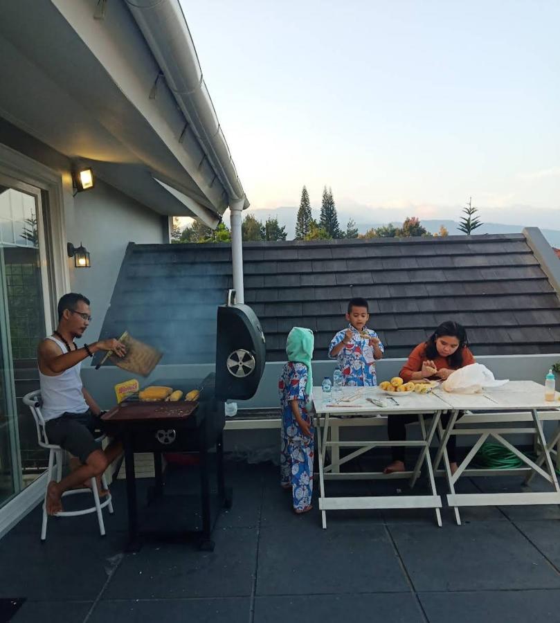 Villa 360 Lembang Esterno foto